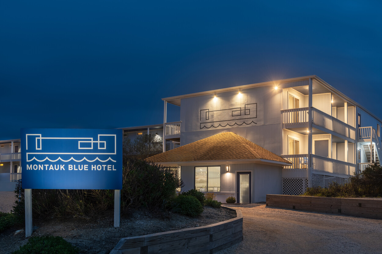 a sign outside of a hotel